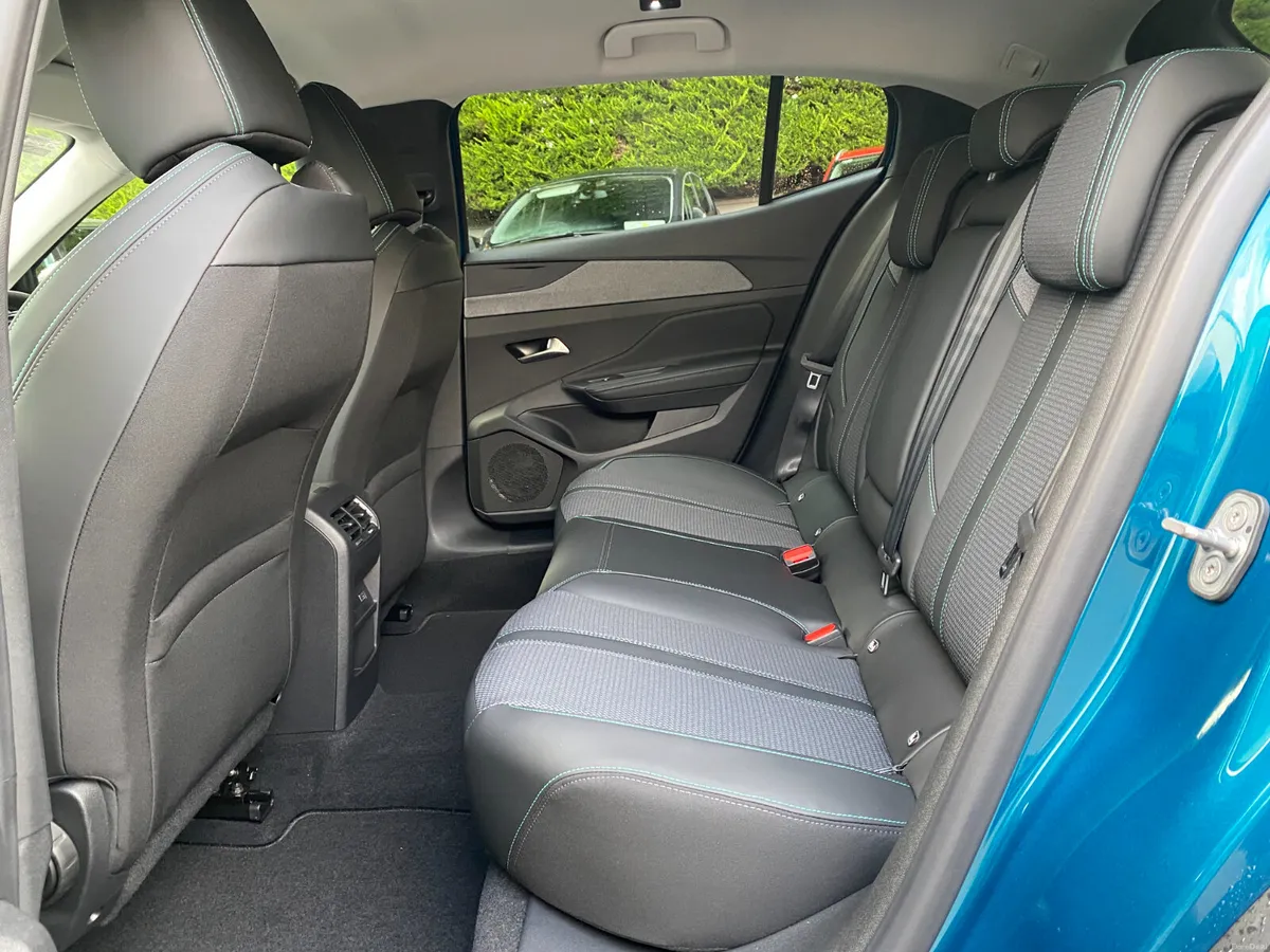 Peugeot 408 Hybrid 145BHP e-DCS6 Allure Auto - Image 6