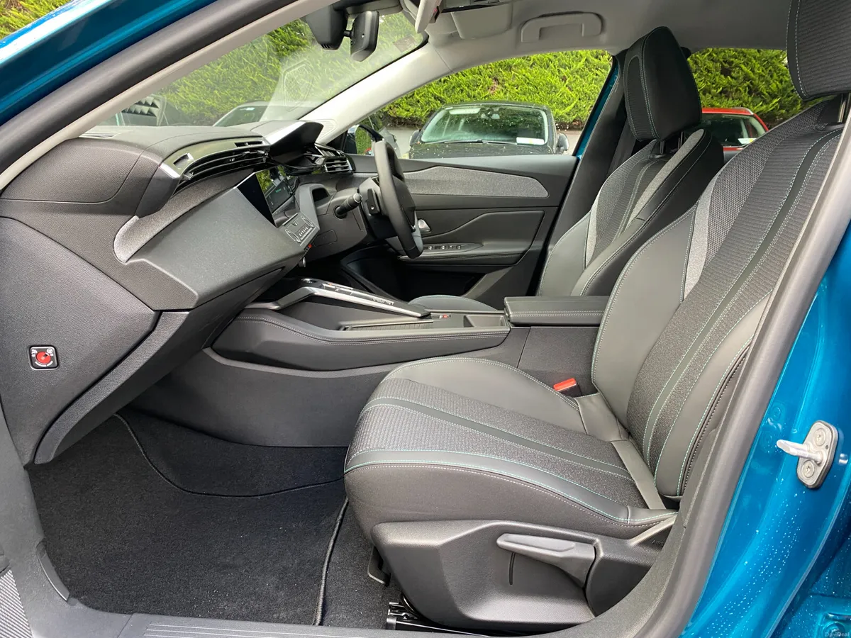 Peugeot 408 Hybrid 145BHP e-DCS6 Allure Auto - Image 4