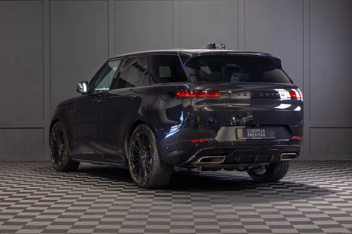 2025 Range Rover Sport P460e Dynamic SE - Image 4