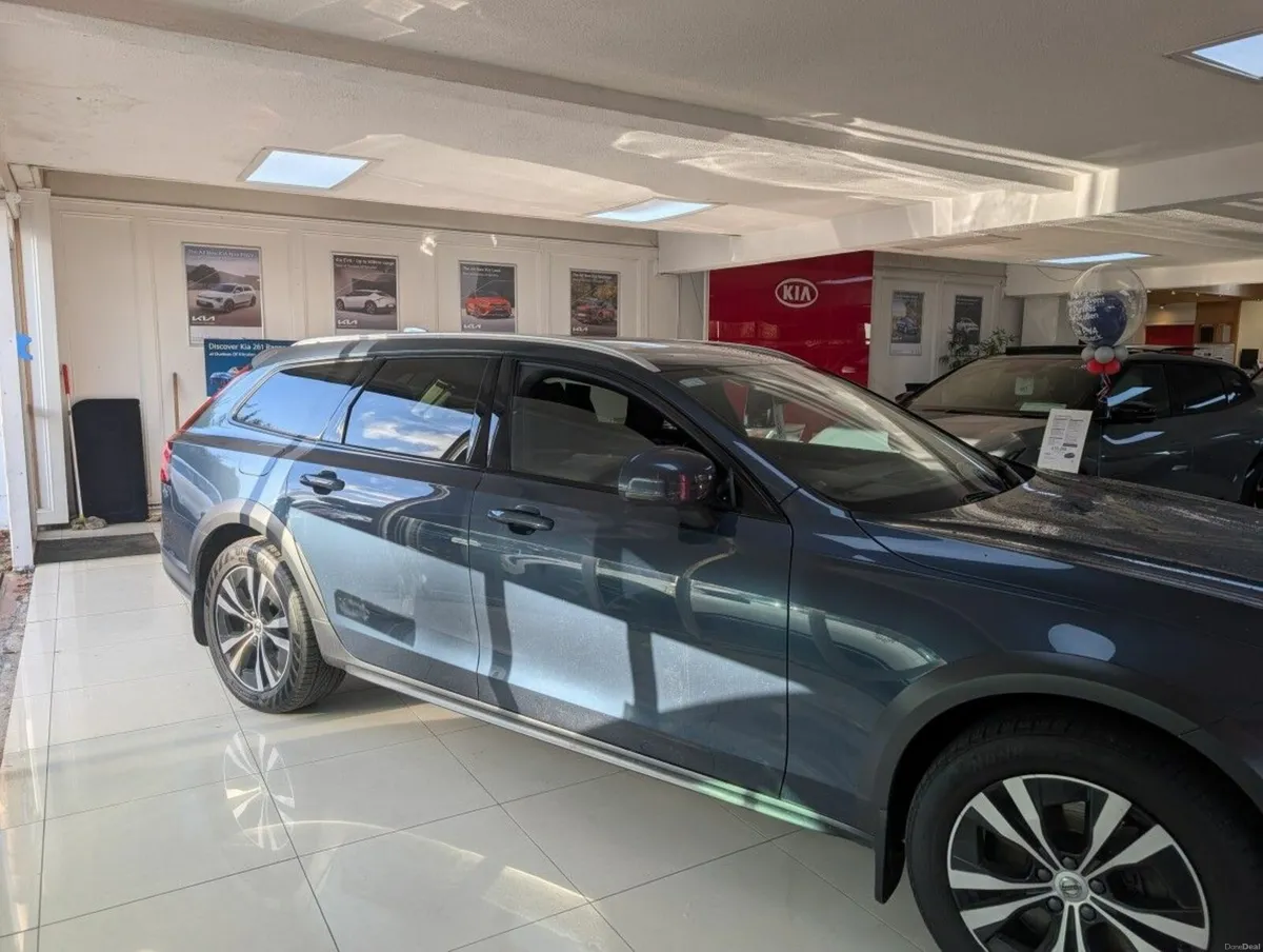 Volvo V90 PHEV T6 (340hp) Inscription Exp AWD - Image 3