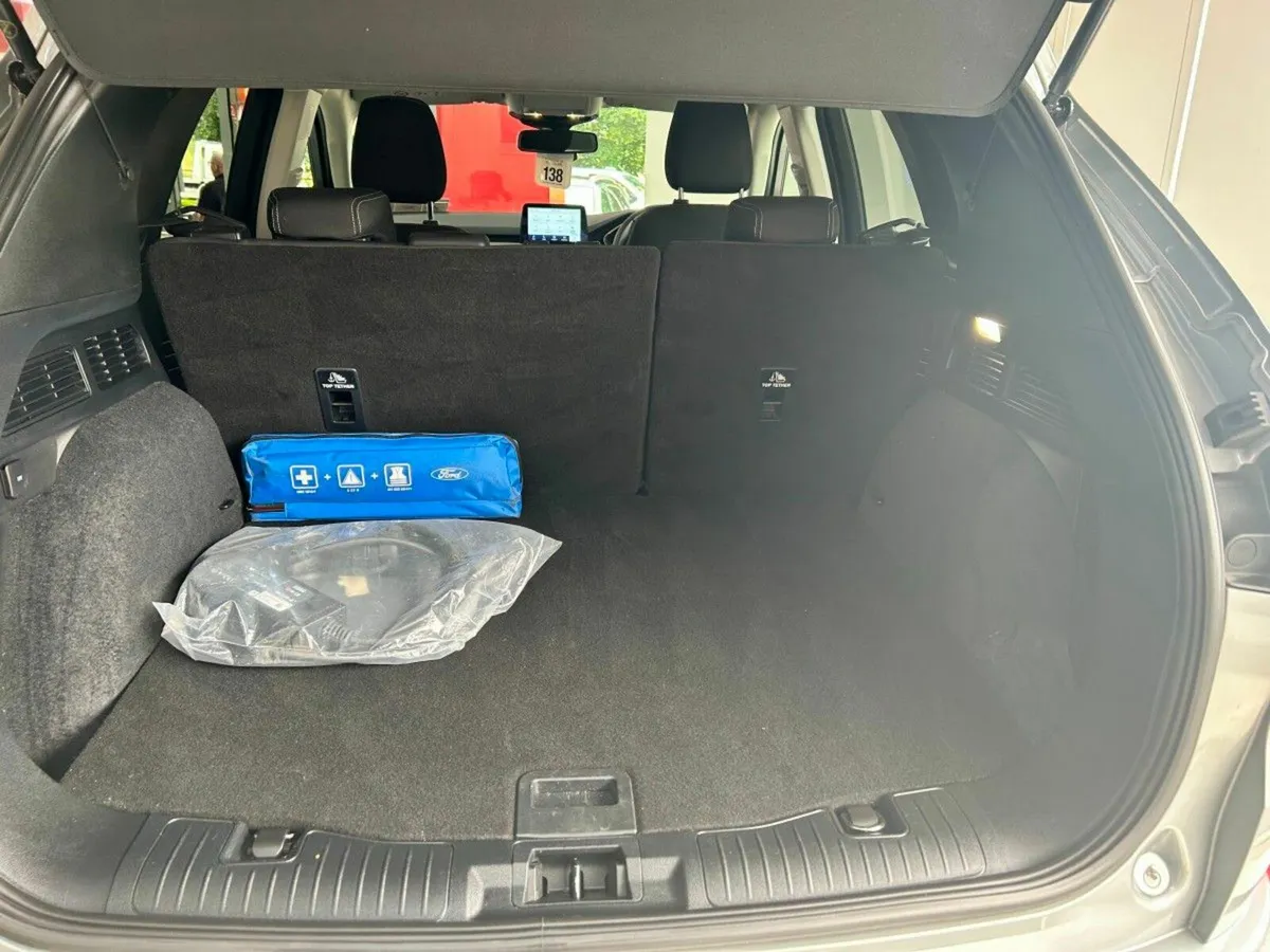 Ford Kuga PHEV Titanium - Image 6