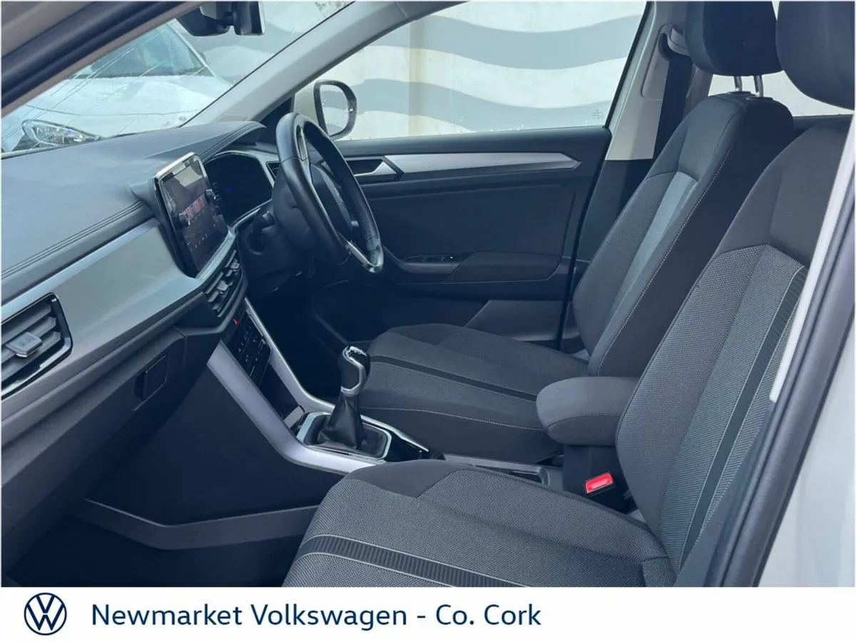 Volkswagen T-Roc LIFE 2.0TDI 6 SPEED 116BHP - Image 4