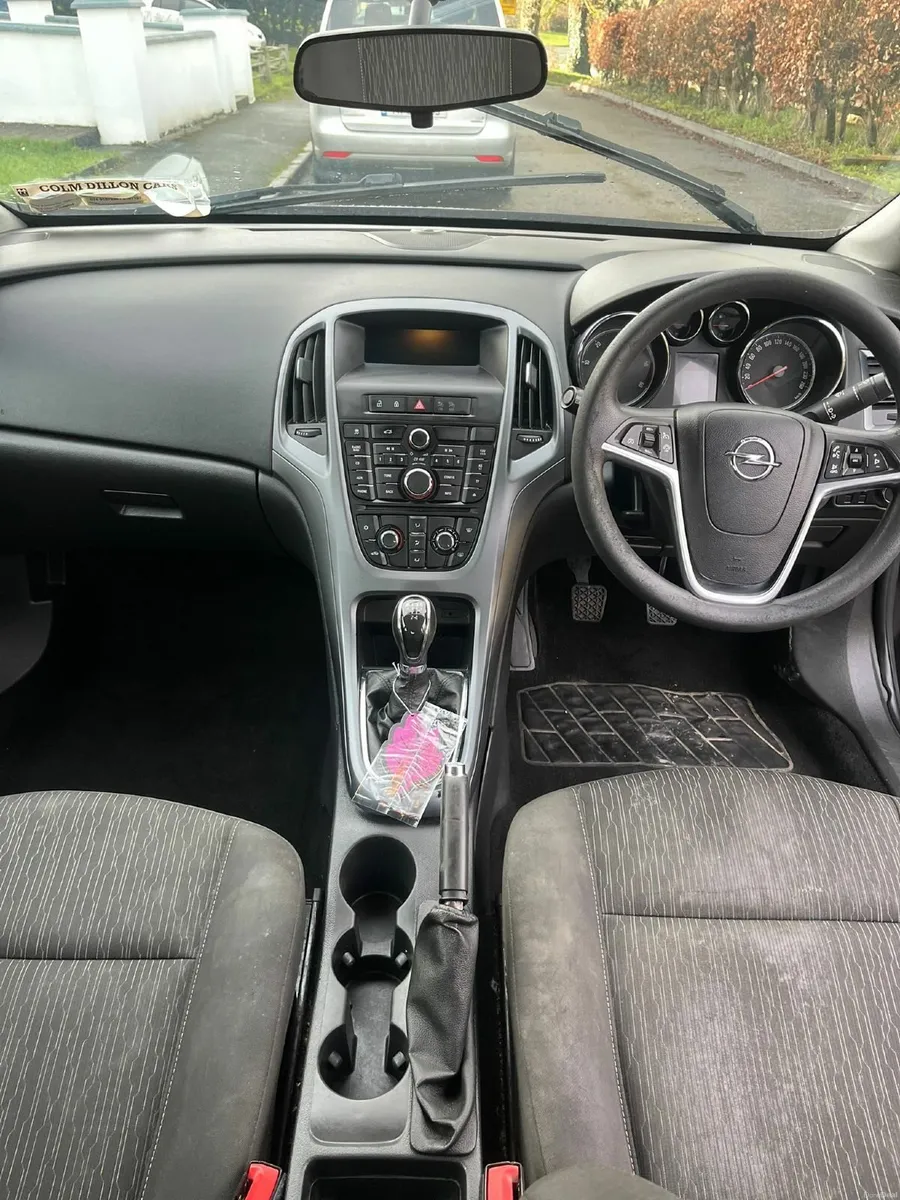 Opel Astra 2013 - Image 2