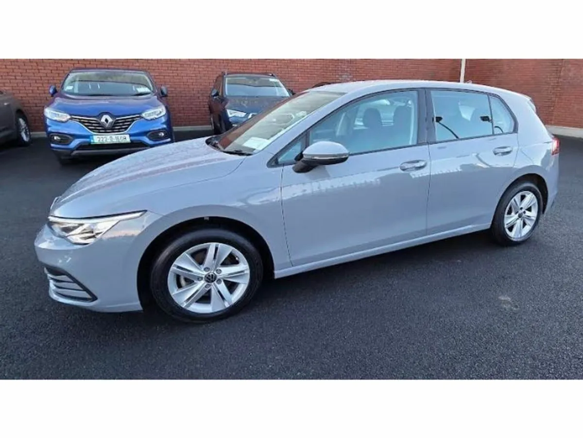 Volkswagen Golf LIFE 2.0 TDI 115HP 5DR - Image 1