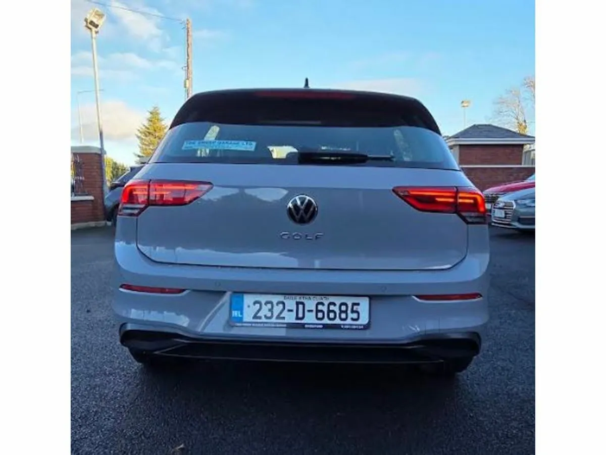 Volkswagen Golf LIFE 2.0 TDI 115HP 5DR - Image 4
