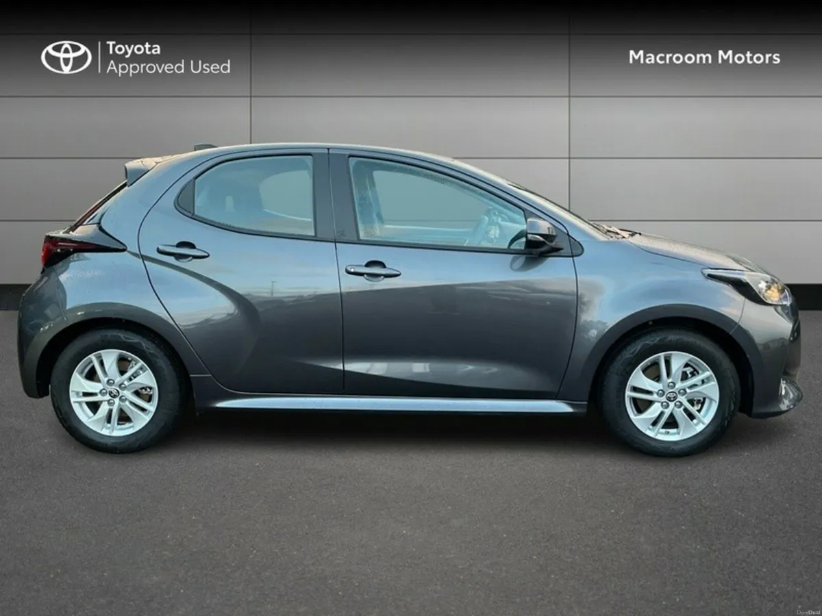 Toyota Yaris FRESH SELECTION OF TRADE-INS YARIS HY - Image 3