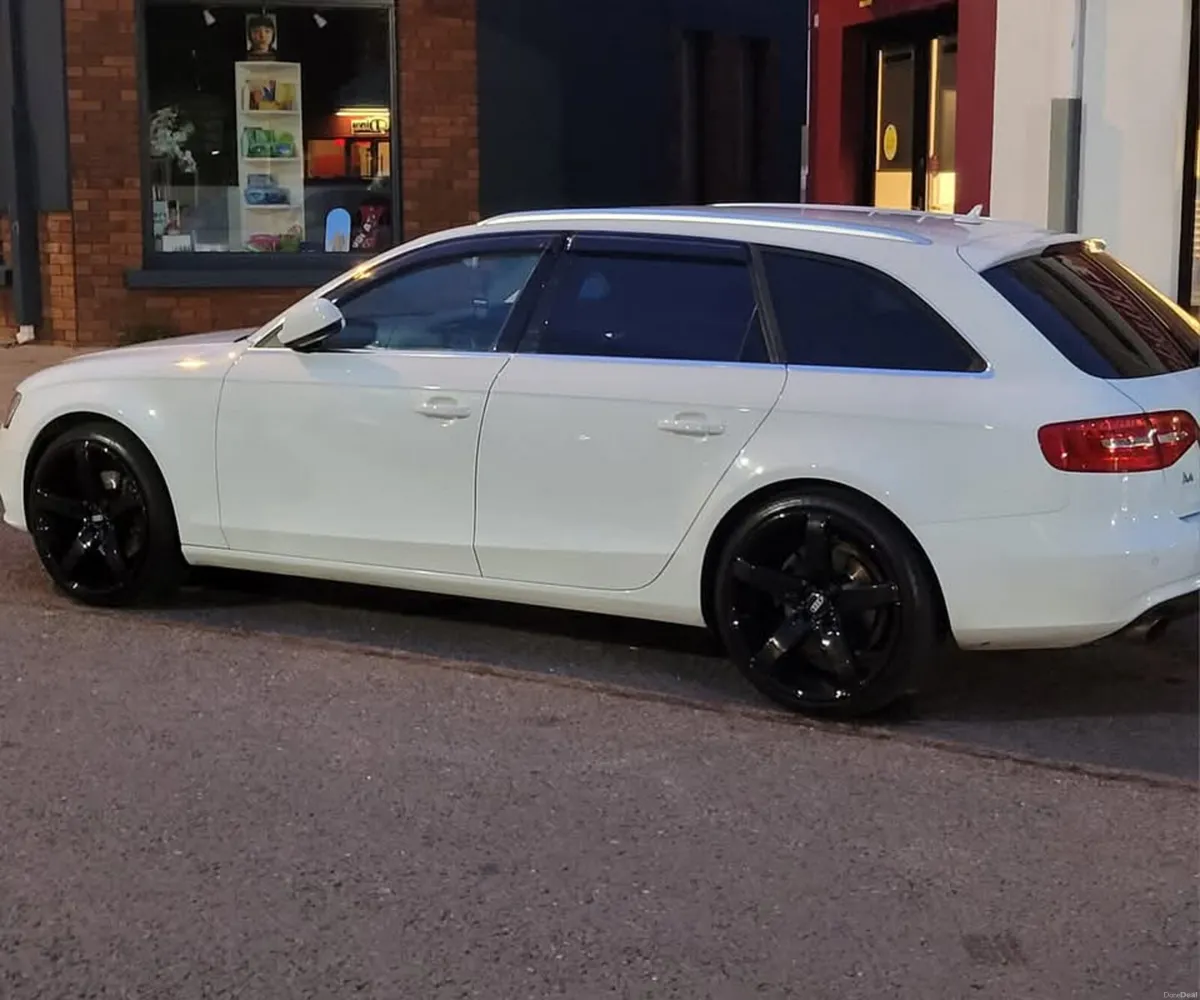 Audi A4 2.0l turbo quattro low mileage - Image 1