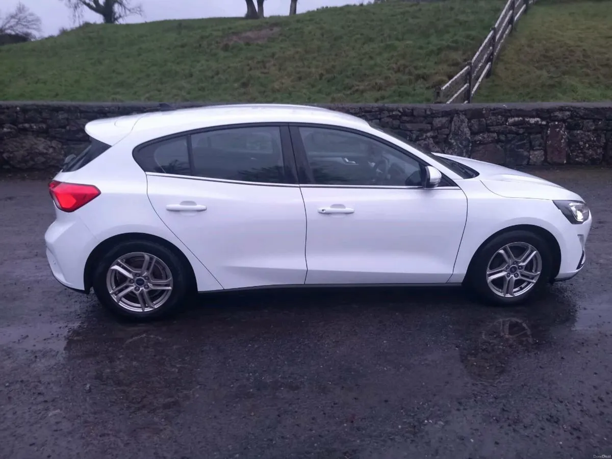 Ford Focus 1.5 TDCI Zetec - Image 6