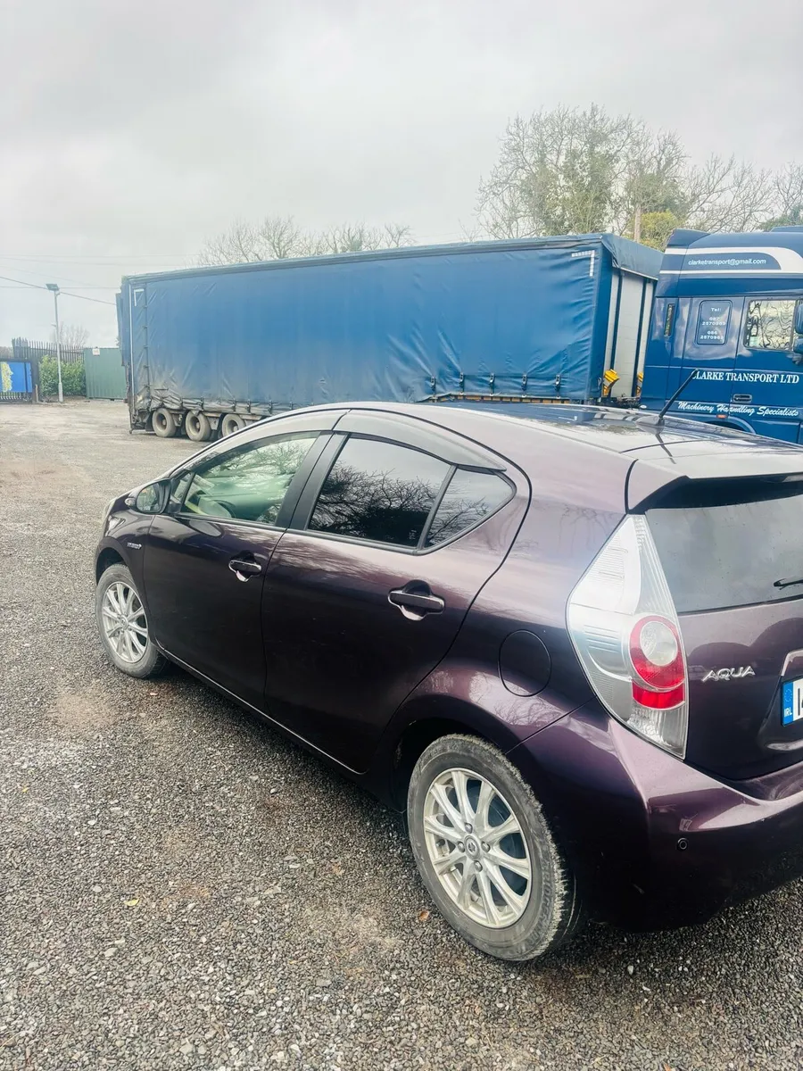 Toyota Aqua Hybrid - Image 4