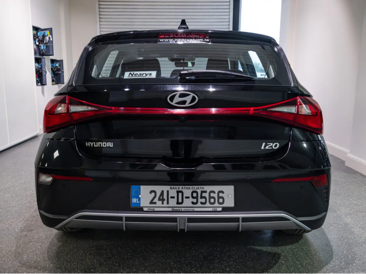 Hyundai i20 PETROL 5DR - Image 5