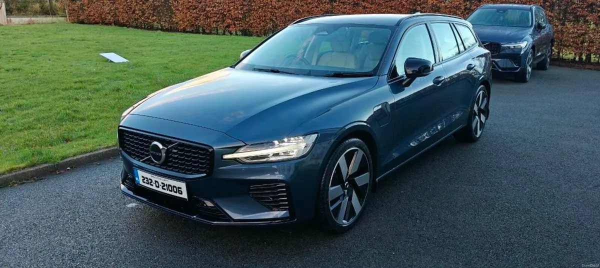 2023 Volvo V60 T6 2.0l PHEV - Image 1