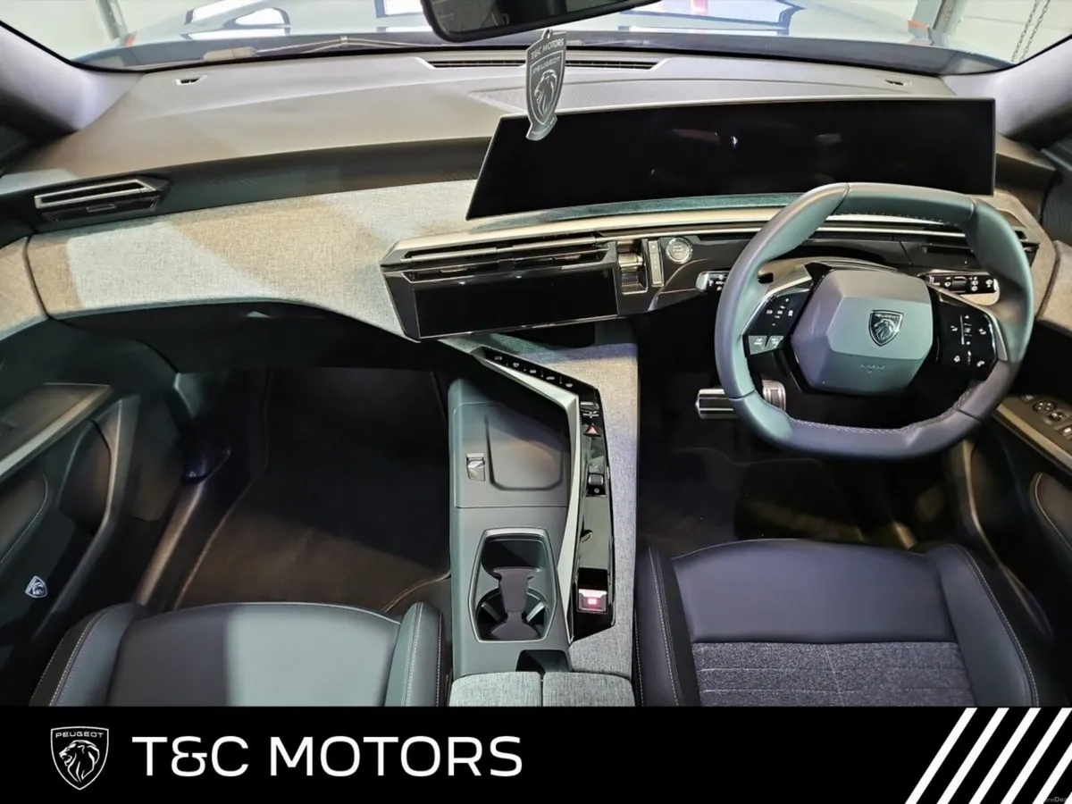 Peugeot 5008  Allure Model 73kwh 210hp 500kms Rang - Image 3