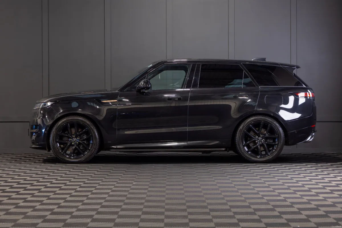 2023 Range Rover Sport P440e Dynamic HSE - Image 3