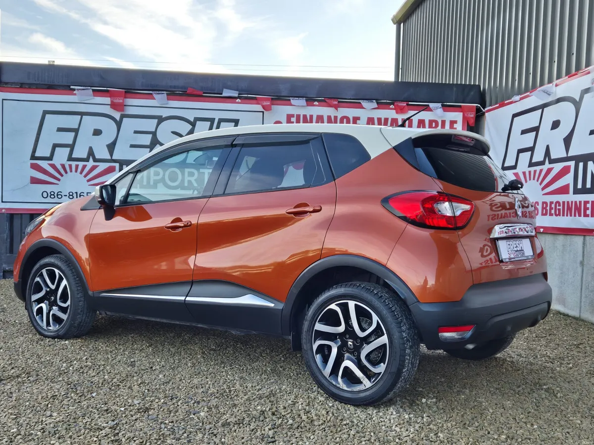 RENAULT CAPTUR   ***TOP SPEC MODEL*** - Image 4