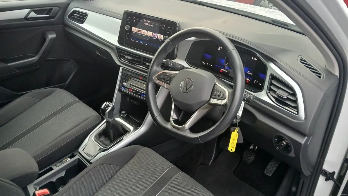 Volkswagen T-Roc Life 2.0 TDI 116HP **REAR VIEW CA - Image 3