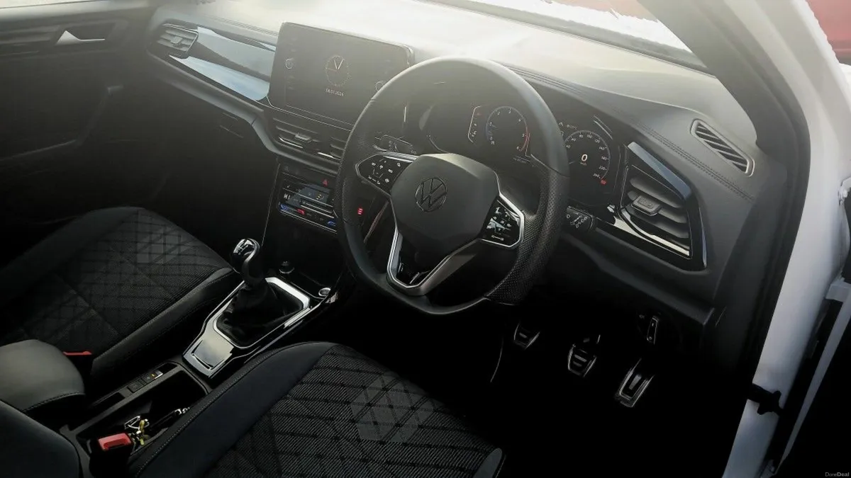 Volkswagen T-Roc R-Line 2.0 TDI 116HP **BLACK STYL - Image 4