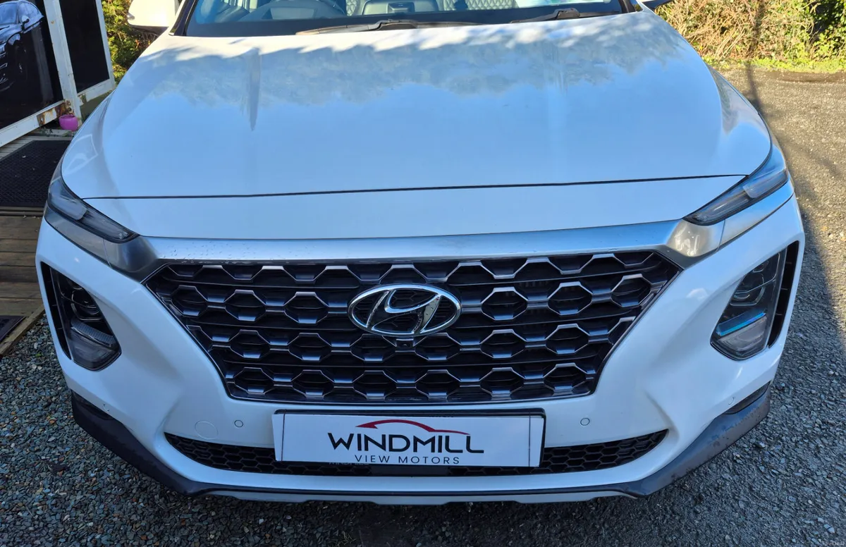 HYUNDAI SANTA FE PREMIUM PLUS 7 Seater - Image 2