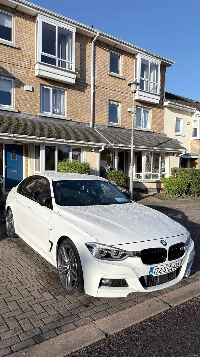 BMW 320i - Image 1