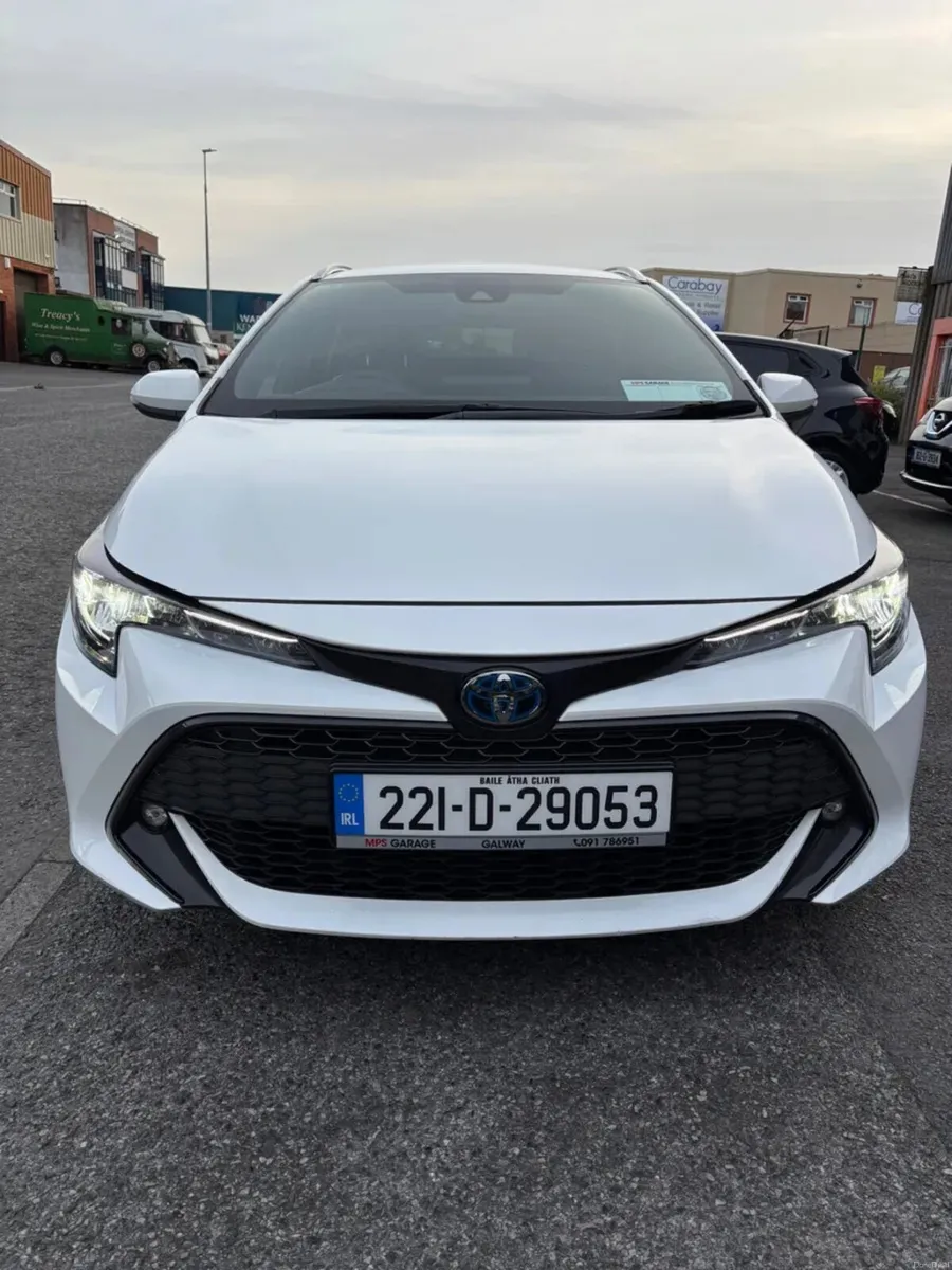 2022 Toyota Corolla 1.8 Hybrid Luna Saloon - Image 3