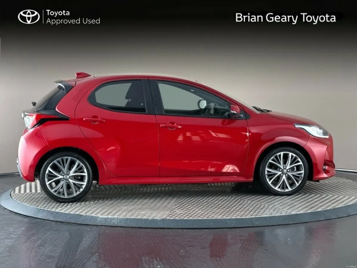 Toyota Yaris HYBRID PLATINUM *TOP SPEC* - Image 3