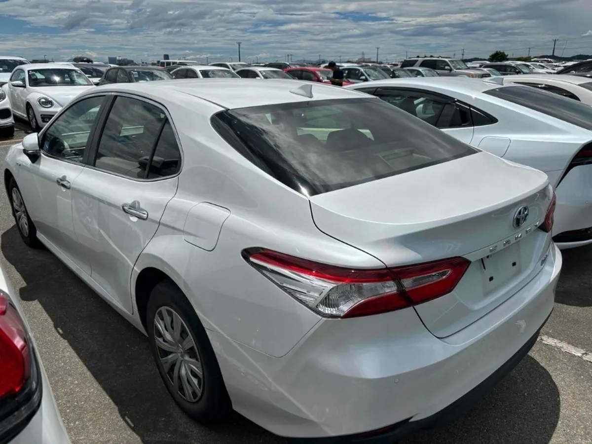 Toyota Camry HYBRID - REVERSE CAMERA - CRUISE CONT - Image 2