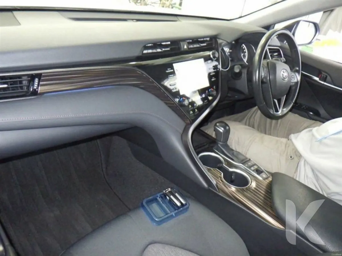 Toyota Camry HYBRID - FACTORY ALLOYS - REVERSE CAM - Image 3