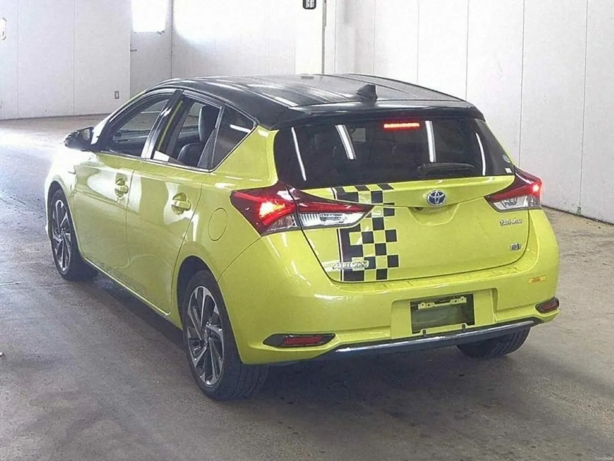 Toyota Auris BRICK LANE EDITION - HALF BLACK LEATH - Image 2