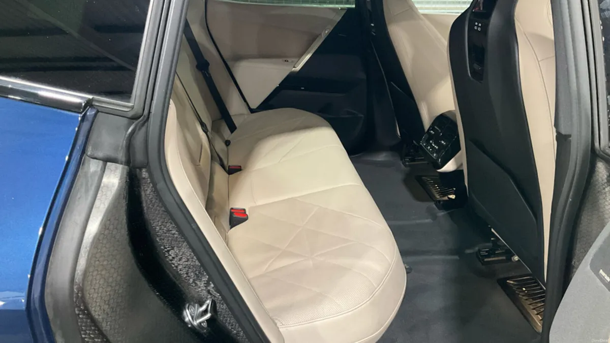 2022 BMW iX  XDRIVE40 M SPORT // PANORAMIC ROOF - Image 4