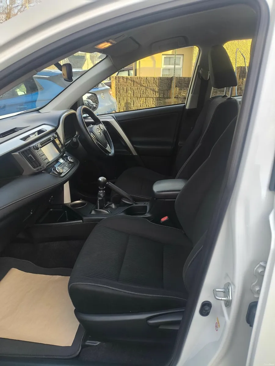 Toyota RAV4 2014 - Image 2