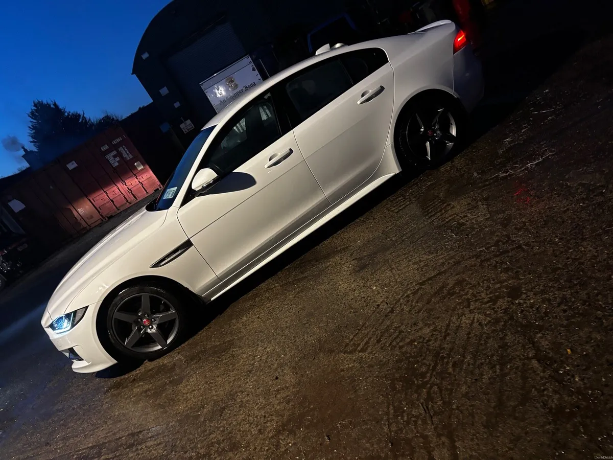 Jaguar xe r-sport AUTO 180 ps - Image 3