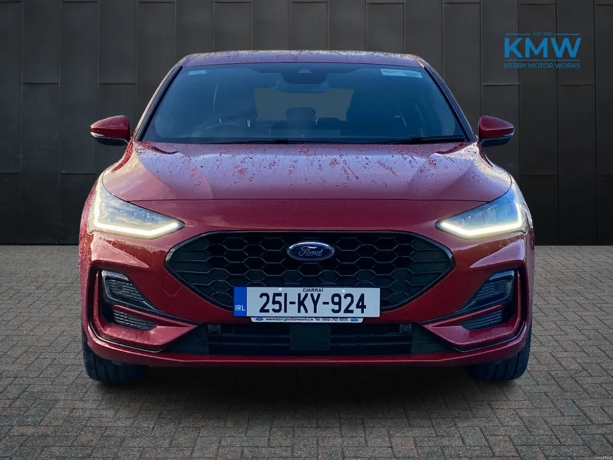 Ford Focus ST-Line X 1.0 125BHP... Full leather/ C - Image 3