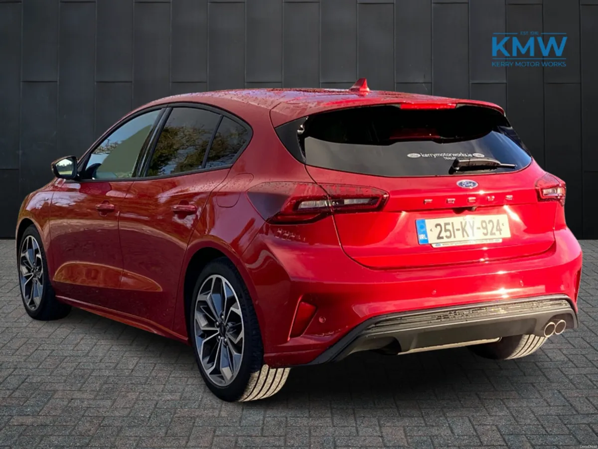 Ford Focus ST-Line X 1.0 125BHP... Full leather/ C - Image 4