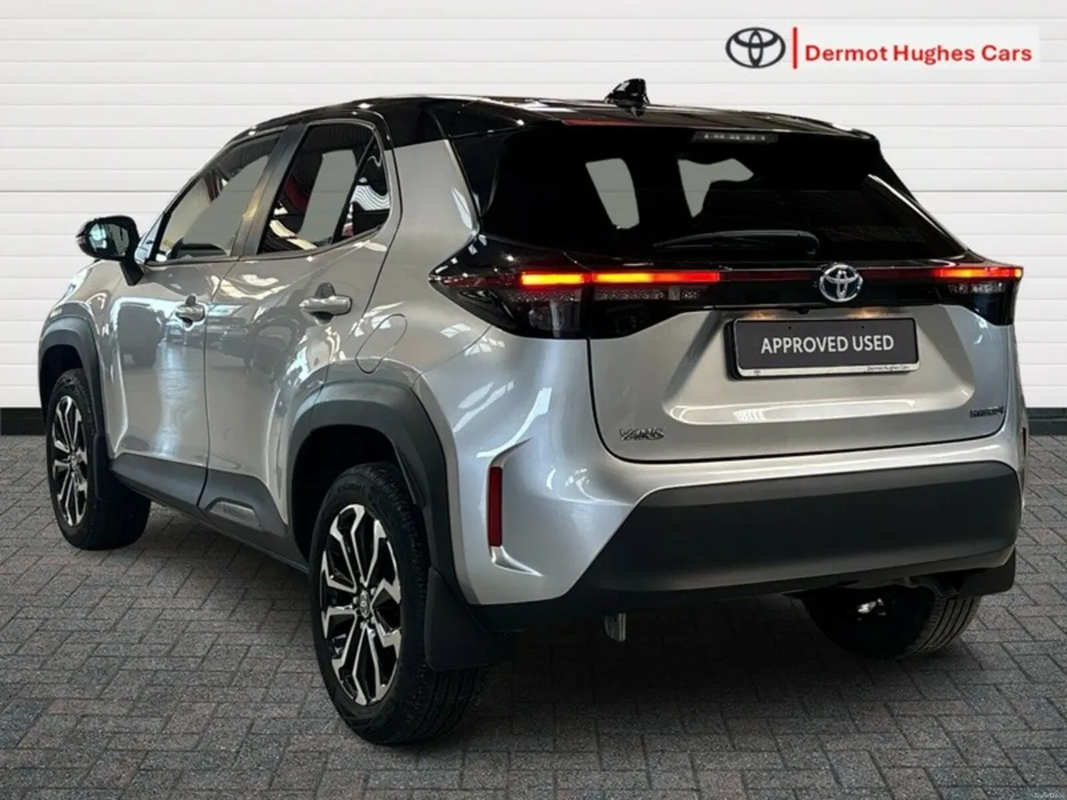 Toyota Yaris Cross LUNA SPORT HYBRID AUTO - Image 2
