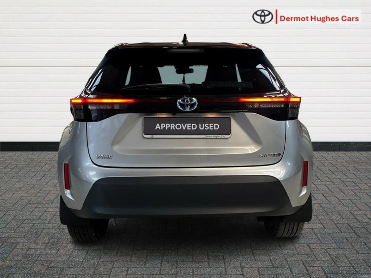 Toyota Yaris Cross LUNA SPORT HYBRID AUTO - Image 4