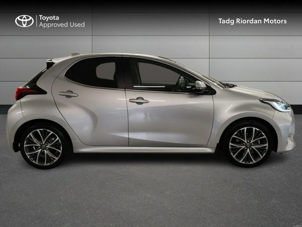 Toyota Yaris 1.5 HYBRID PLATINUM - Image 3