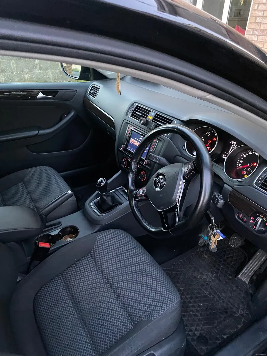 Volkswagen Jetta 2018 - Image 2