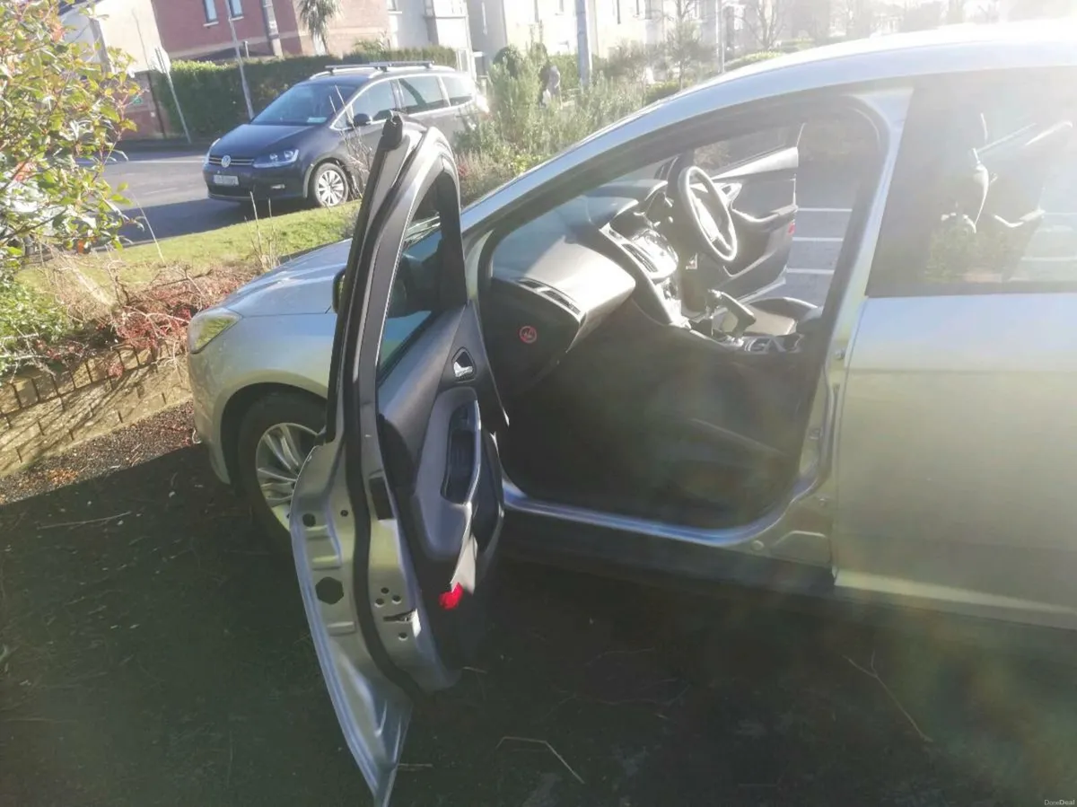 Ford Focus Diesel 5 door hatchback - Image 3