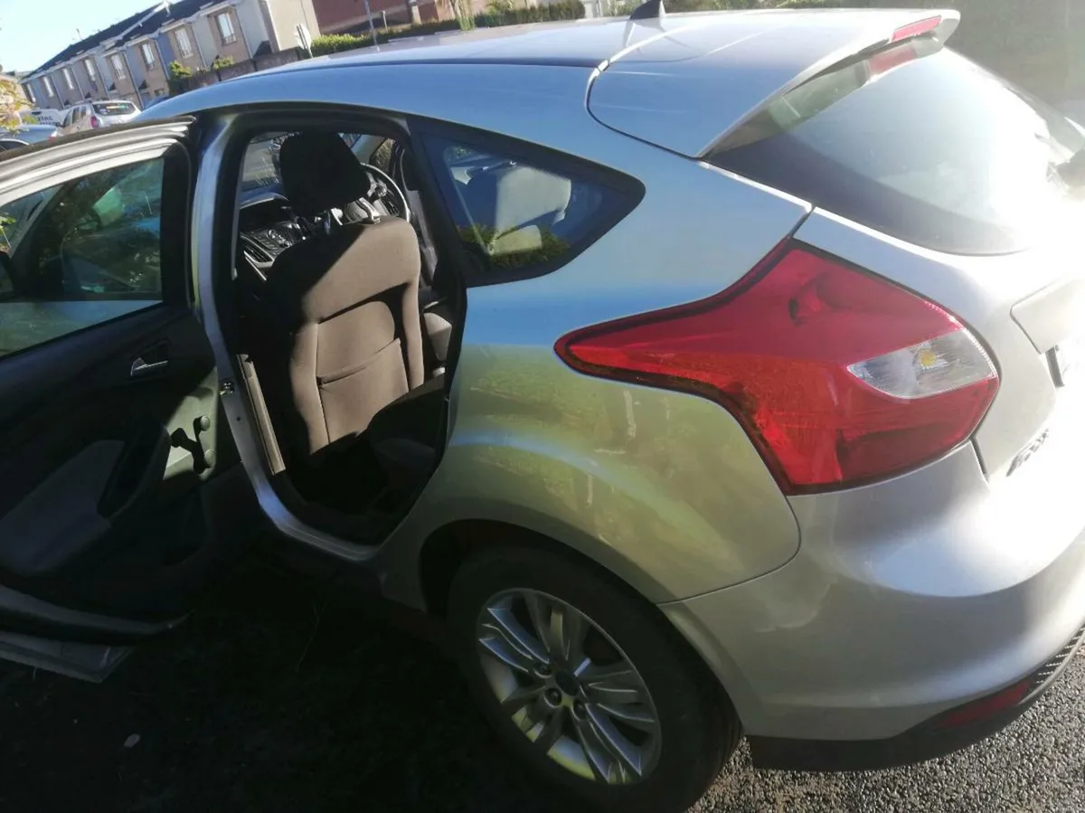 Ford Focus Diesel 5 door hatchback - Image 4