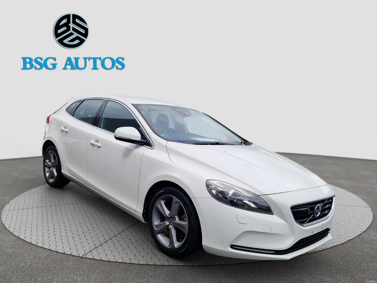 2015 VOLVO V40  T4 1.6 AUTOMATIC - Image 1