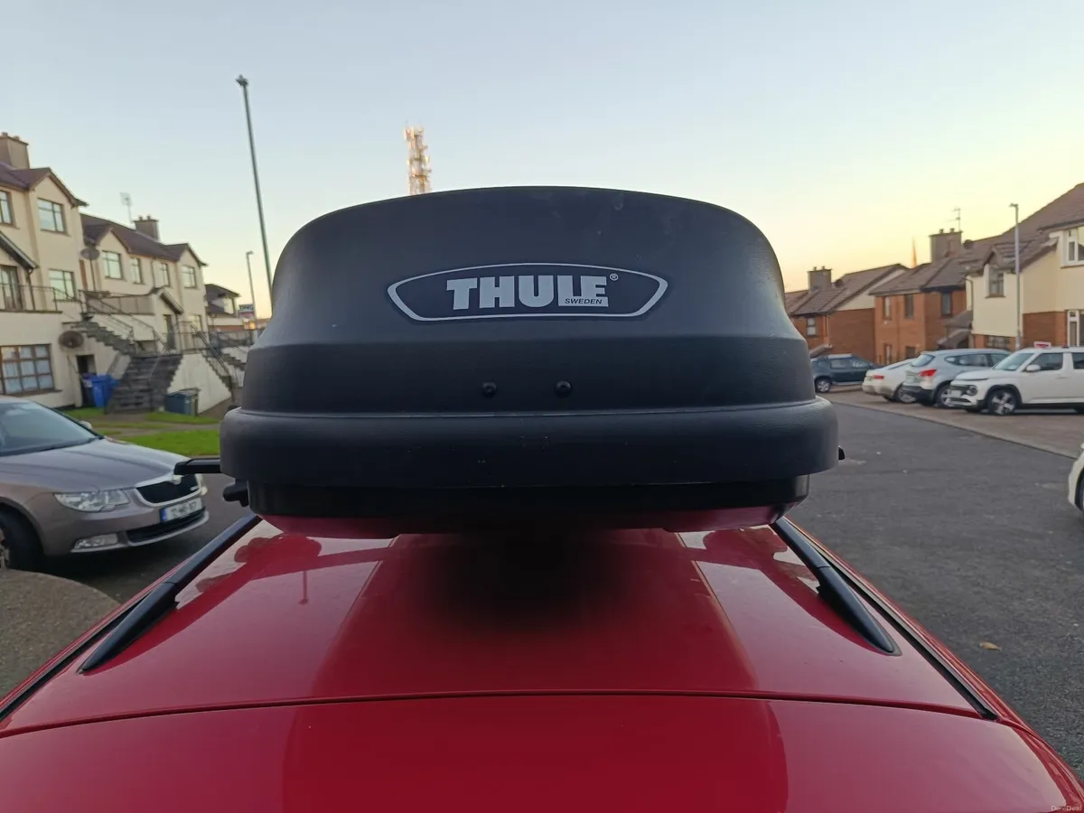 Thule roof box - Image 1