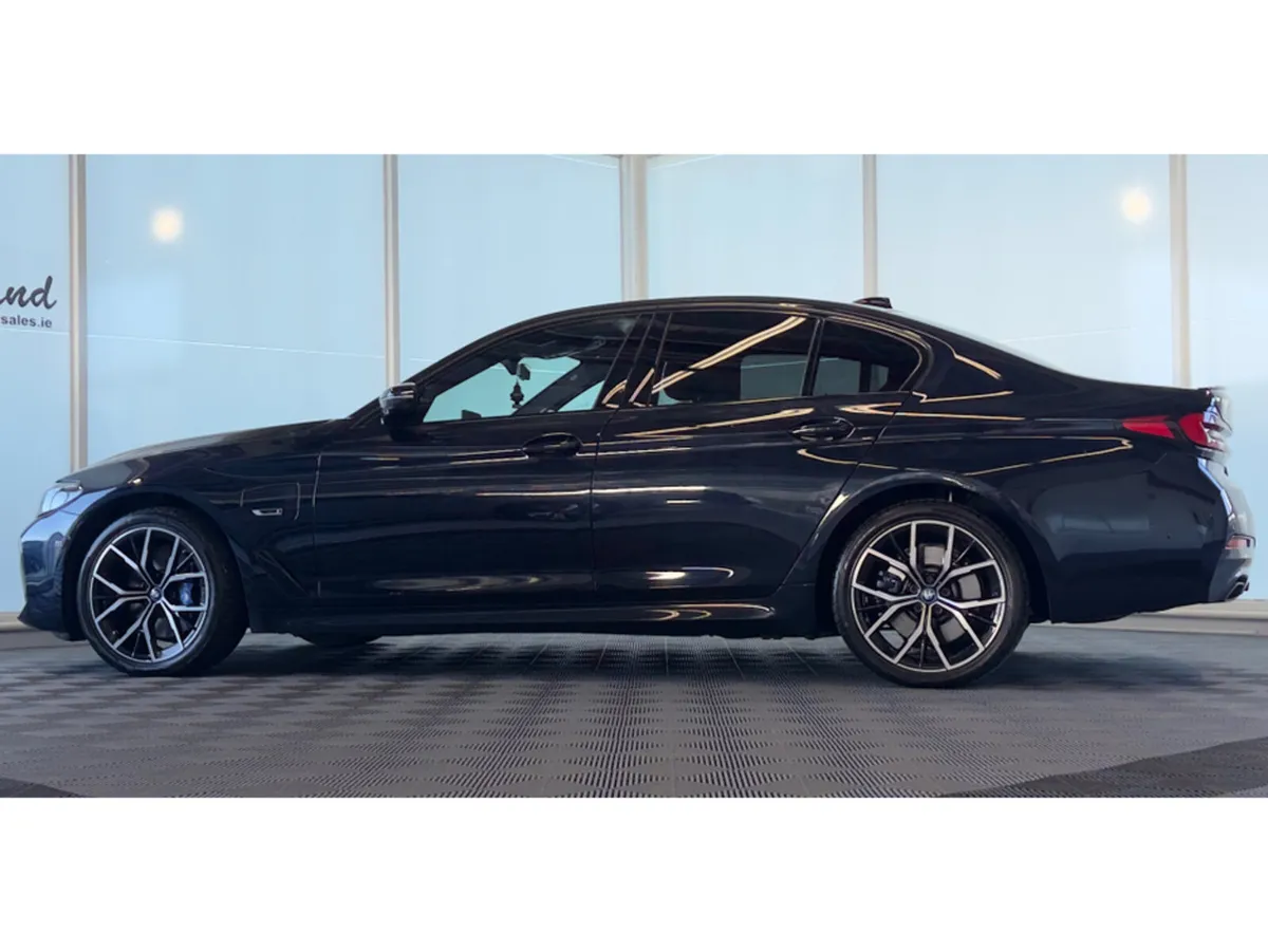 BMW 5-Series M SPORT * IMMACUALTE CAR WIT HFULL 12 - Image 4