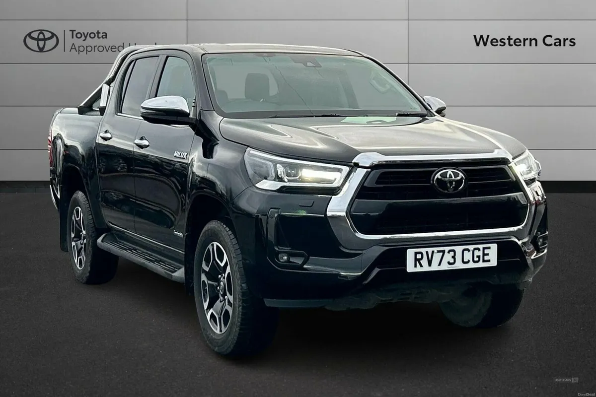 Toyota Hilux 2.4 D-4D Invincible 4WD Euro 6 (s/s) - Image 1