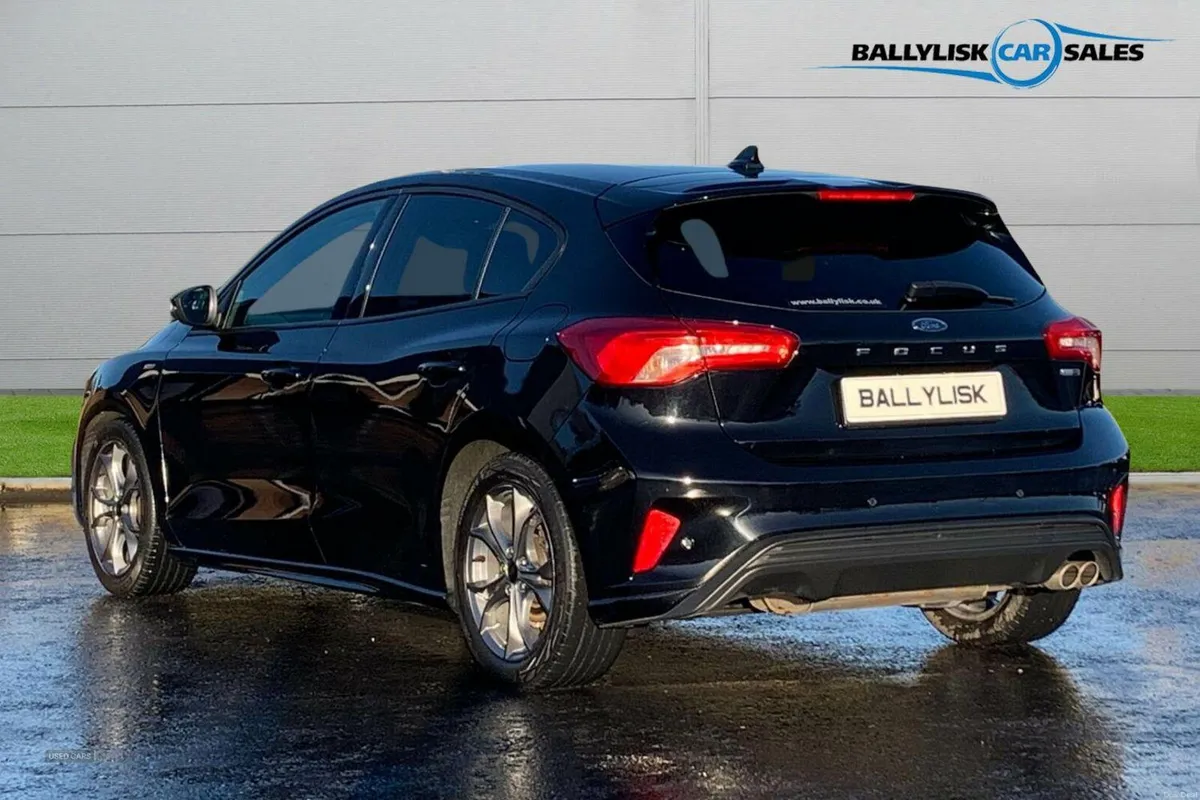 Ford Focus 1.0T 125PS ST-Line Edition in Agate Bla - Image 2