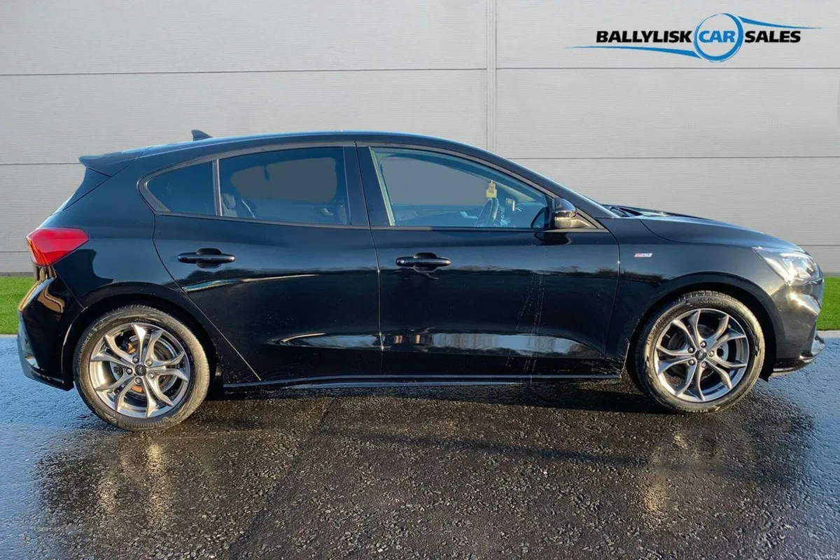Ford Focus 1.0T 125PS ST-Line Edition in Agate Bla - Image 3