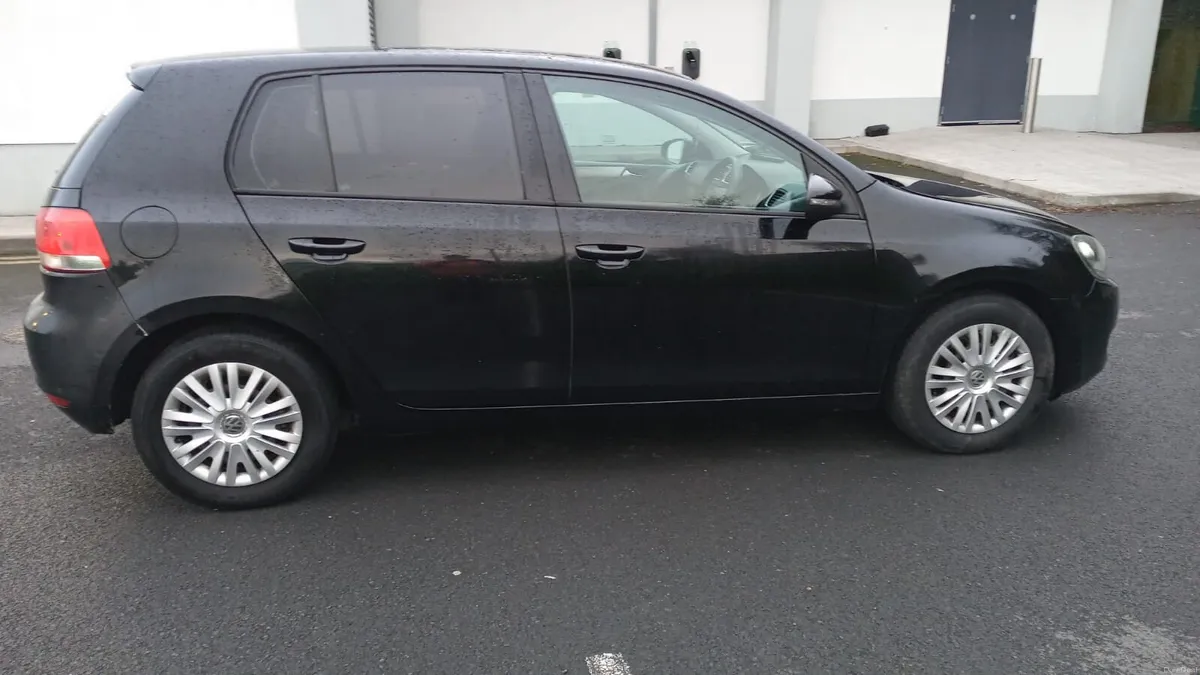 VW GOLF 2010 / 1.6 TDI 90BHP TRENDLINE / NCT & TAX - Image 4