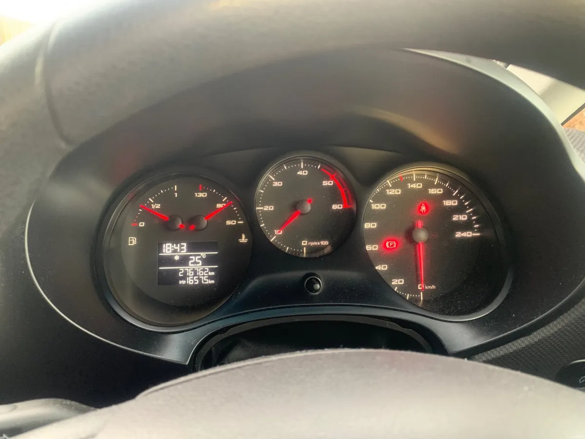 SEAT Leon 2012 - Image 2