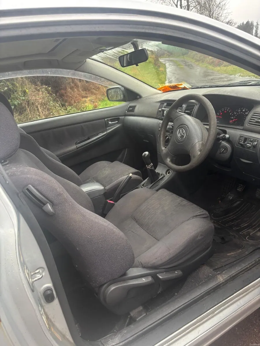 Toyota Corolla 2004 - Image 2