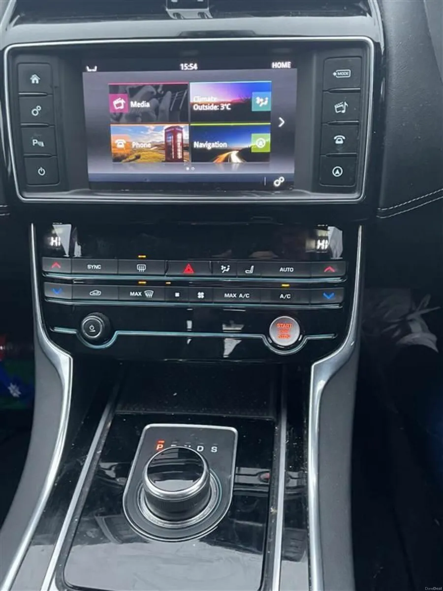 Jaguar XE 2017 - Image 3