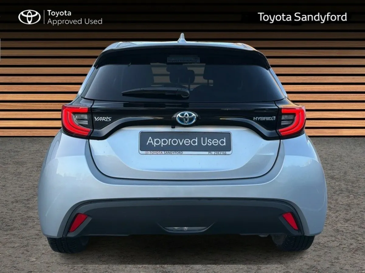 Toyota Yaris HYBRID LUNA SPORT // SMART ENTRY/SMAR - Image 4