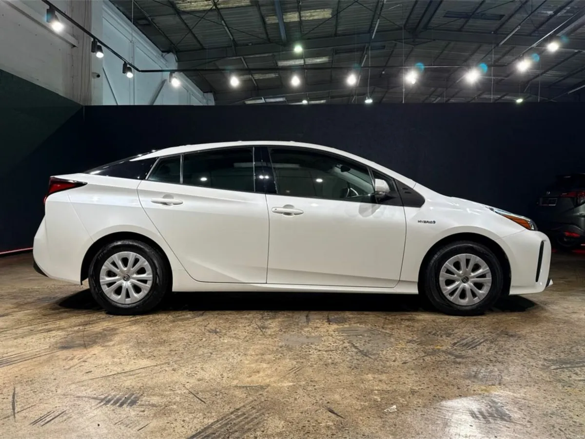 Toyota Prius 1.8 HYBRID - CRUISE CONTROL - MULTI F - Image 3